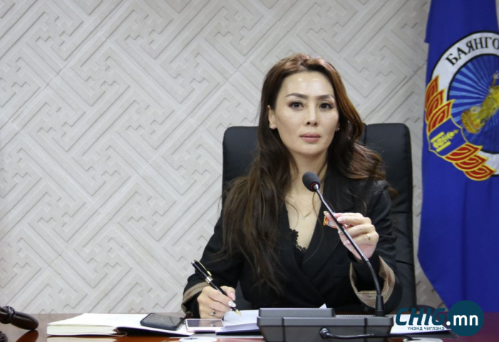 Баянголын дүүргийн ИТХ-ын төлөөлөгч Б.Ууганцэцэг нөхрөө хутгалжээ