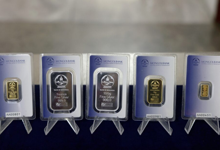 Алт, мөнгөн гулдмай зарж байна