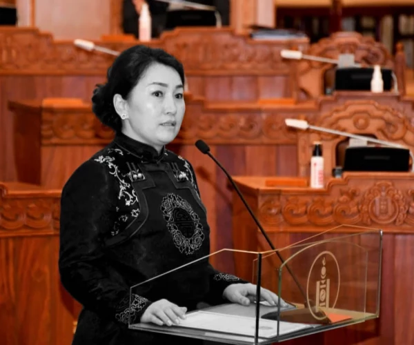 Үндсэн хуулиа давж гишгэсэн Х.Булгантуяа улсаа давж гишгэнэ гэв үү?!