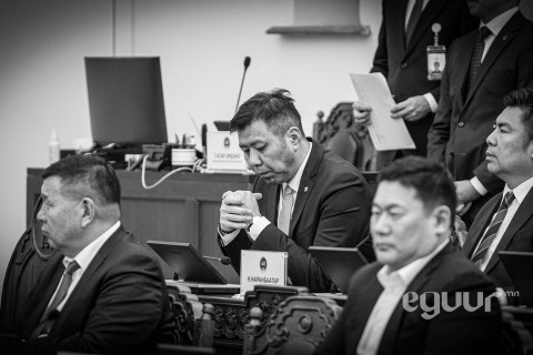 Б.Энхбаяр “Бодь“-ийн илд болж, хянан шалгах түр хороо байгуулах гарын үсэгт нөлөөлж эхэлжээ