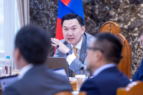 “Уурхай биш, баялгаа удирдах шинэ үеийг эхлүүллээ”