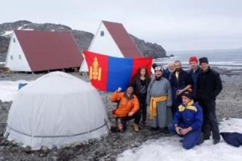 Монгол судлаач  Антарктидад  ажлаа эхэллээ 