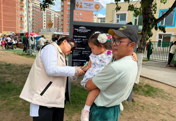 Төв цэнгэлдэх хүрээлэнд мэргэжилтнүүд хүүхдийн аюулгүй байдлыг ханган ажиллаж байна