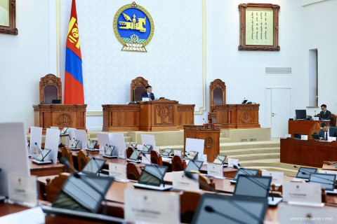 Монголын парламент шившгийн хөндийдөө гацлаа