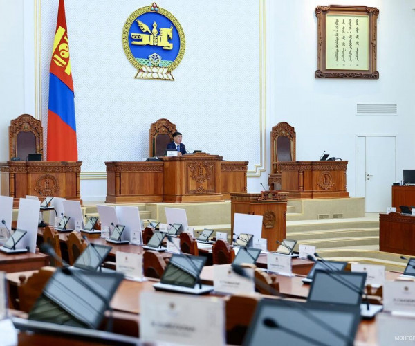 Монголын парламент шившгийн хөндийдөө гацлаа