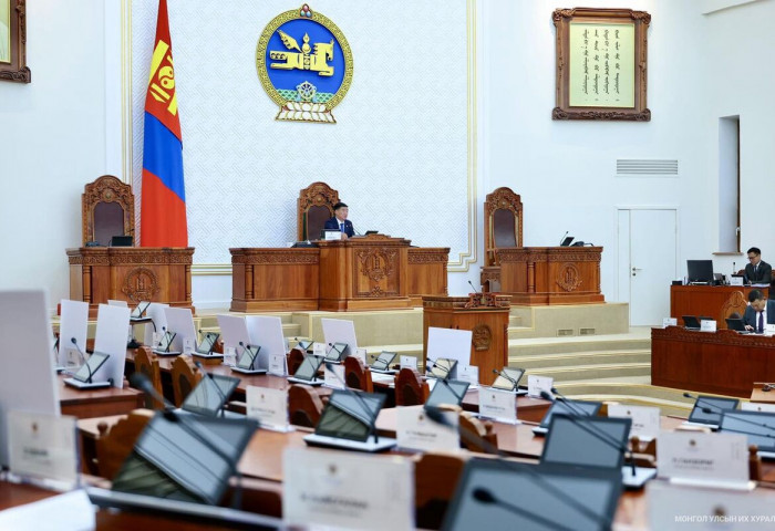 Монголын парламент шившгийн хөндийдөө гацлаа