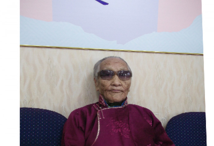 107 настай Г.Нанжид эмээг нэг өрөө байраар мялаав 