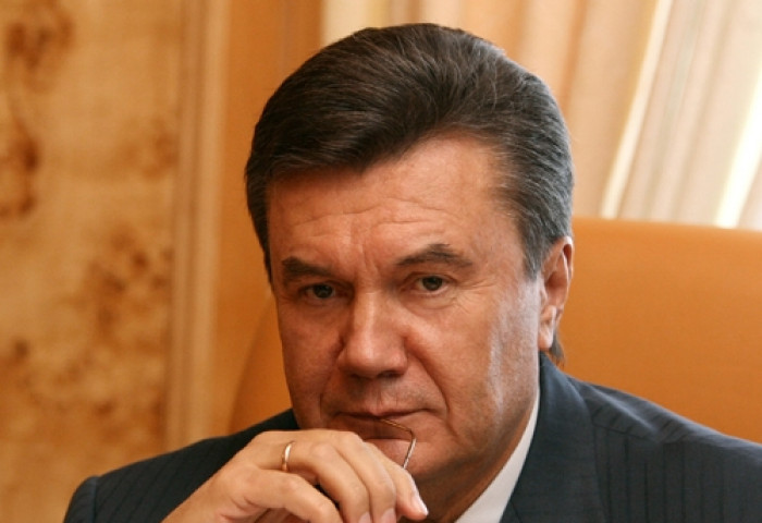 В.Янукович Украинд эргэн очихоо амлажээ