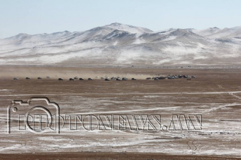 Өөжгий: “Land-200” машины уралдаан дунд морьтой хүүхдүүд юу хийж явна аа...