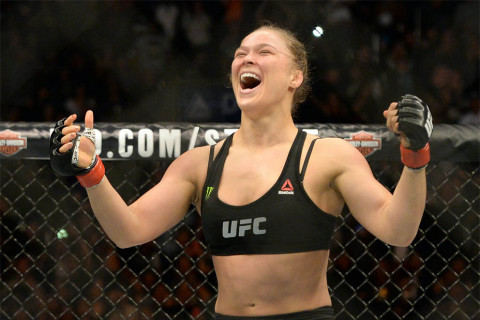 UFC 184-ын аварга Ronda Rousey өөрийн тоглосон 