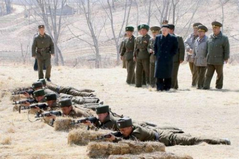 Хойд Солонгос эрчүүд 11 жил цэргийн алба хаахаар болжээ