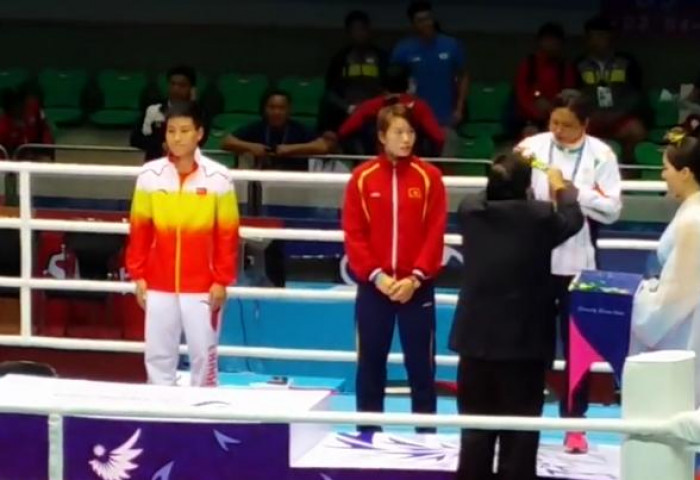 Солонгосчуудад медалийг нь буцаан өгсөн Энэтхэг тамирчин баатар болж байна