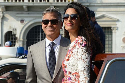 Клуни эхнэртээ найман саяын байшин бэлэглэжээ