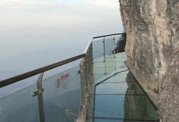 Хятадад 300 метр урт шилэн гүүр барьжээ