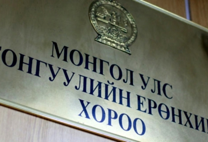 Нэр дэвшигчдийн үнэмлэхийг гардуулна