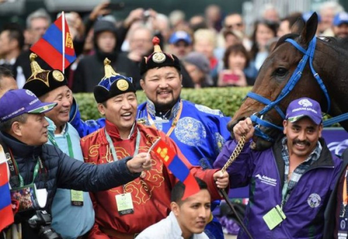 Монголын Бямбаа King's stand stakes уралдана