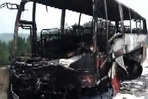 Автобус дэлбэрч, 35 хүн амиа алджээ