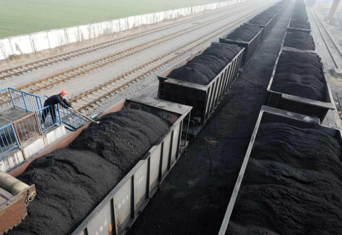 2021 онд Хятадад экспортолсон Монголын нүүрсний хэмжээ 40 хувиар унаж, Оросынх 60 хувиар өсөв