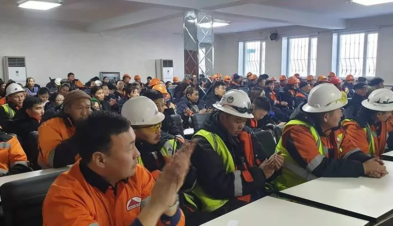 Орон нутгийн "Тавантолгой" ХК ажилчдынхаа цалинг нэмжээ