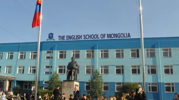 “English school of Mongolia” сургуулийн багш сурагчдадаа порно кино үзүүлжээ