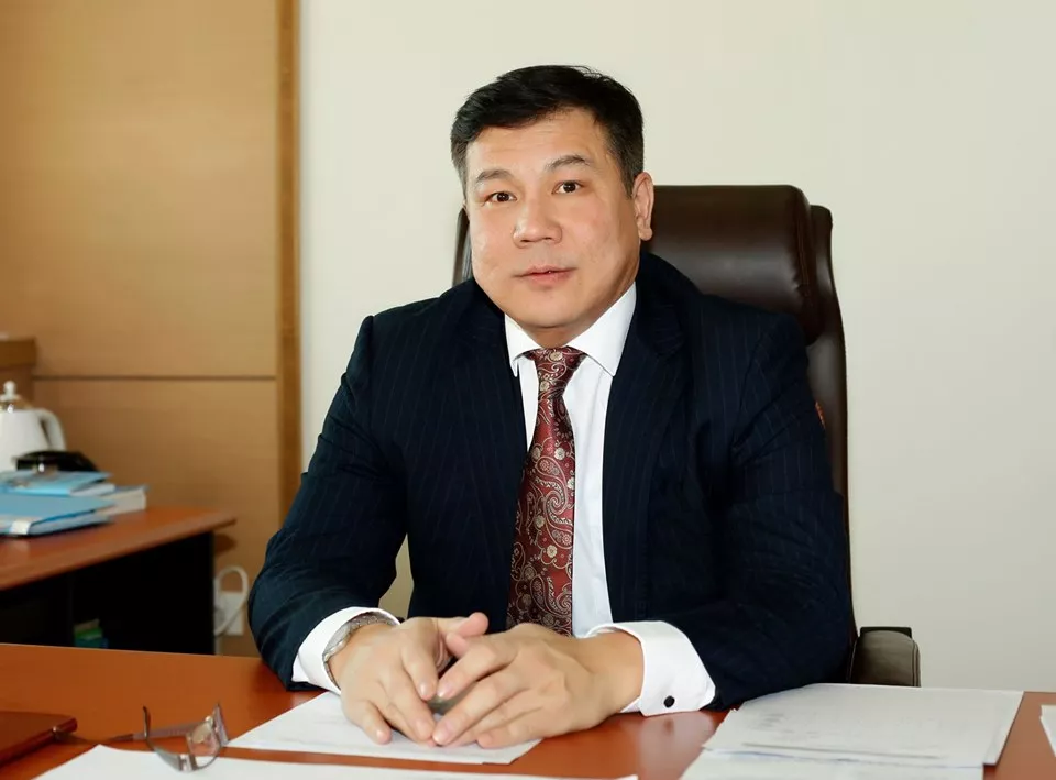 Халдвар авсан Францтай II хавьталд орсон хурган дарга хөл хорионоос "оргожээ"