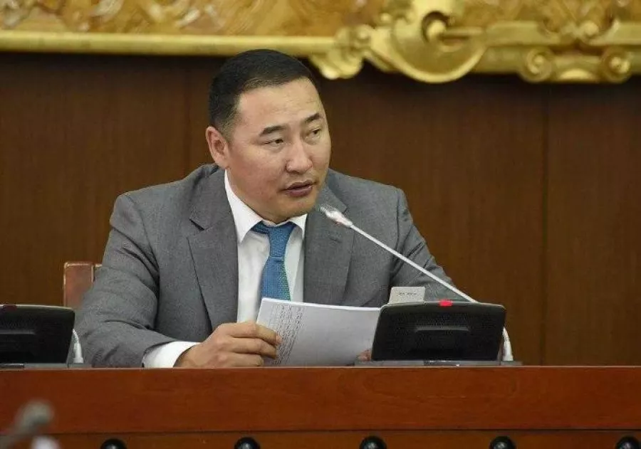 Ж.МӨНХБАТ: ЕРӨНХИЙ САЙД АЛБАН ӨРӨӨНДӨӨ ЖИНДЭХ МАЯГТАЙ СУУЖ БАЙНА