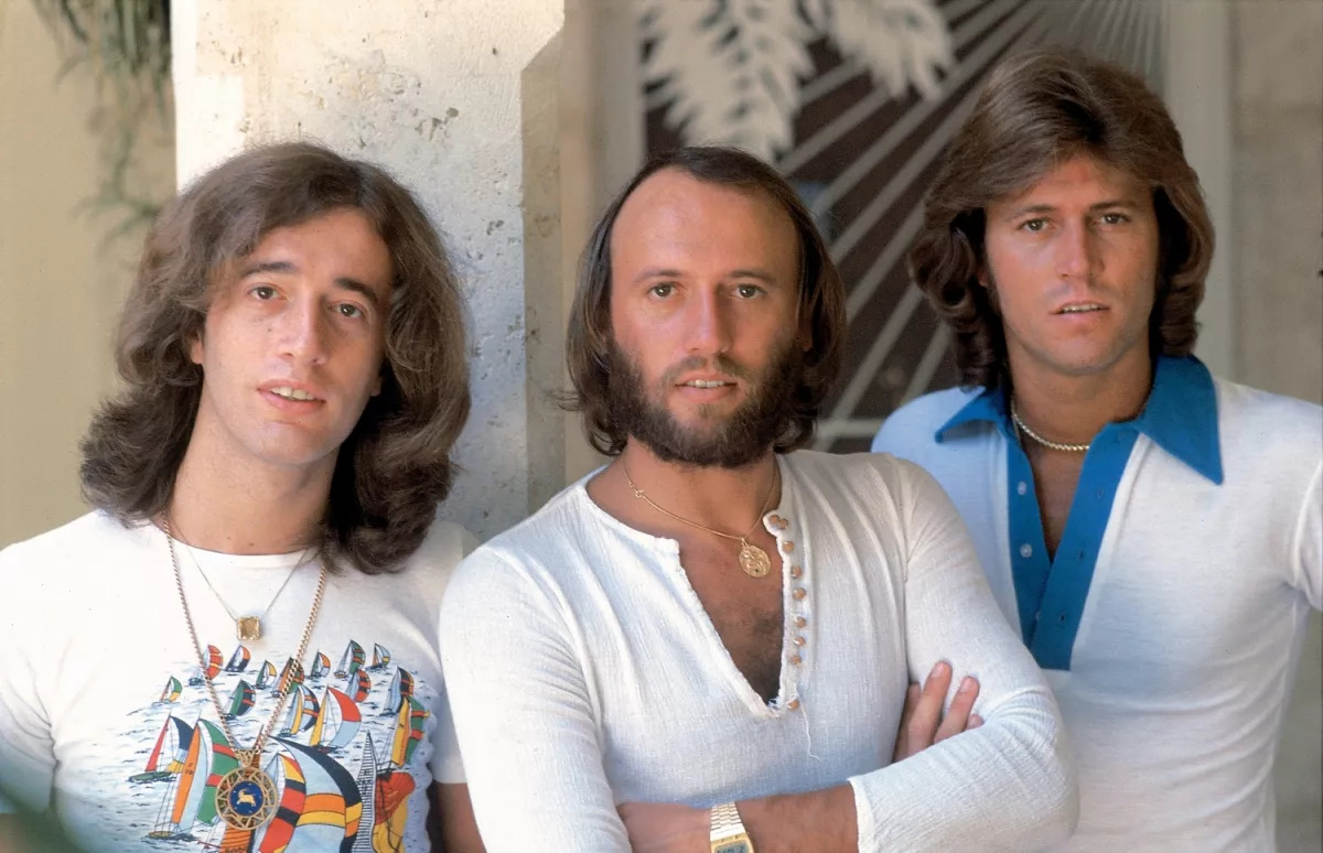 "Bee Gees" хамтлагийн уран бүтээлүүд дахин тайзнаа амилна