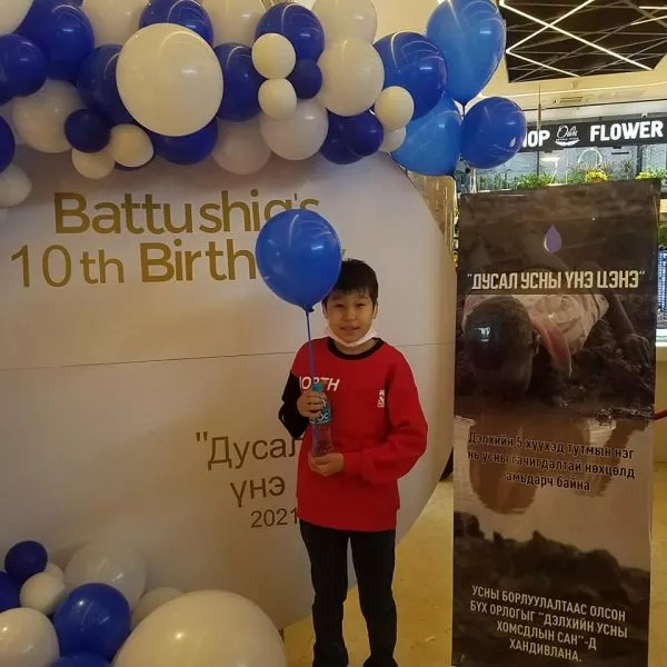 “Дэлхийн усны хомстлын сан”-д хандив өргөж буй анхны монгол хүү Т.Баттүшиг