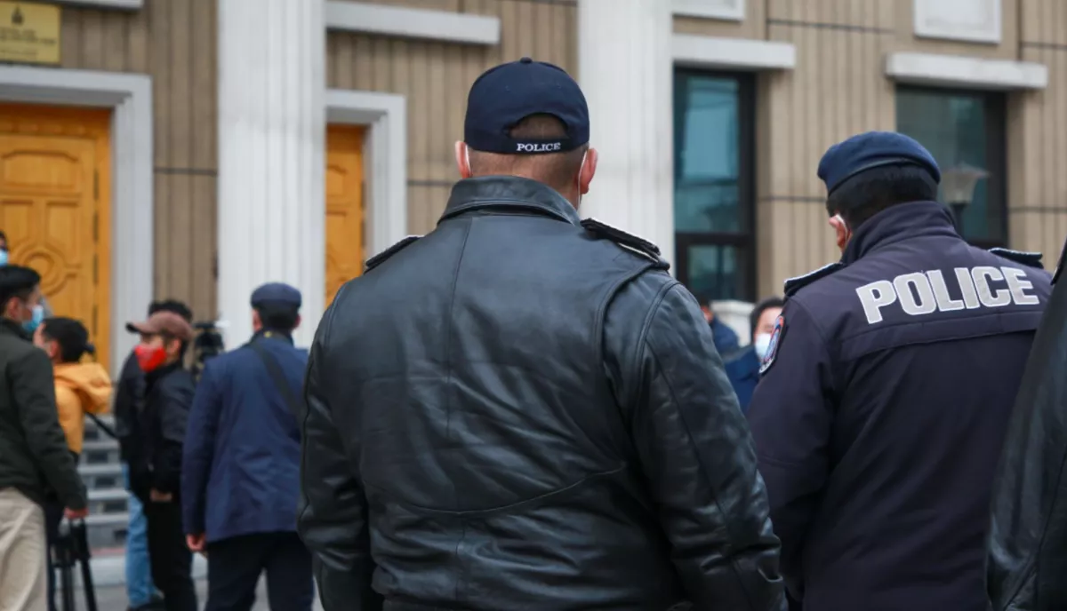 "ХЗДХЯ-ны гадаа үзэл бодлоо илэрхийлж хоносон иргэдээс тавыг нь хууль бусаар нэмж баривчиллаа"