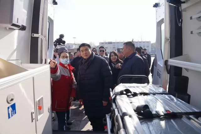 Сэлэнгэ аймагт туулах чадвар сайтай автомашин гардуулан өглөө