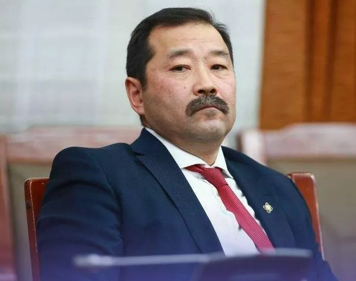 Ж.Бат-Эрдэнэ: Төмөр зам яагаад гацсан үнэнийг одоо хэлье