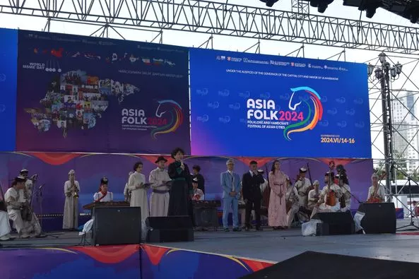 [ ШУУД ] “Asia Folk 2024” Азийн хотуудын ардын урлаг, гар урлалын наадам Сүхбаатарын талбайд болж байна