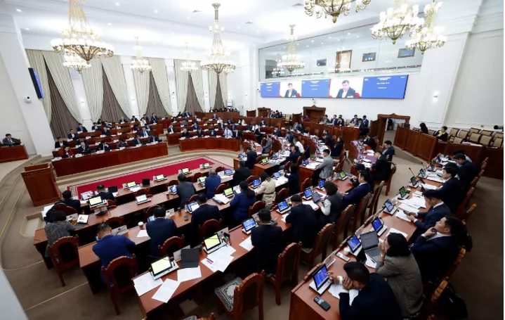 2025 оны төсөвөө баталсан УИХ-ын 126 гишүүн өнөөдөр шинэ жилээ тэмдэглэхээр товложээ