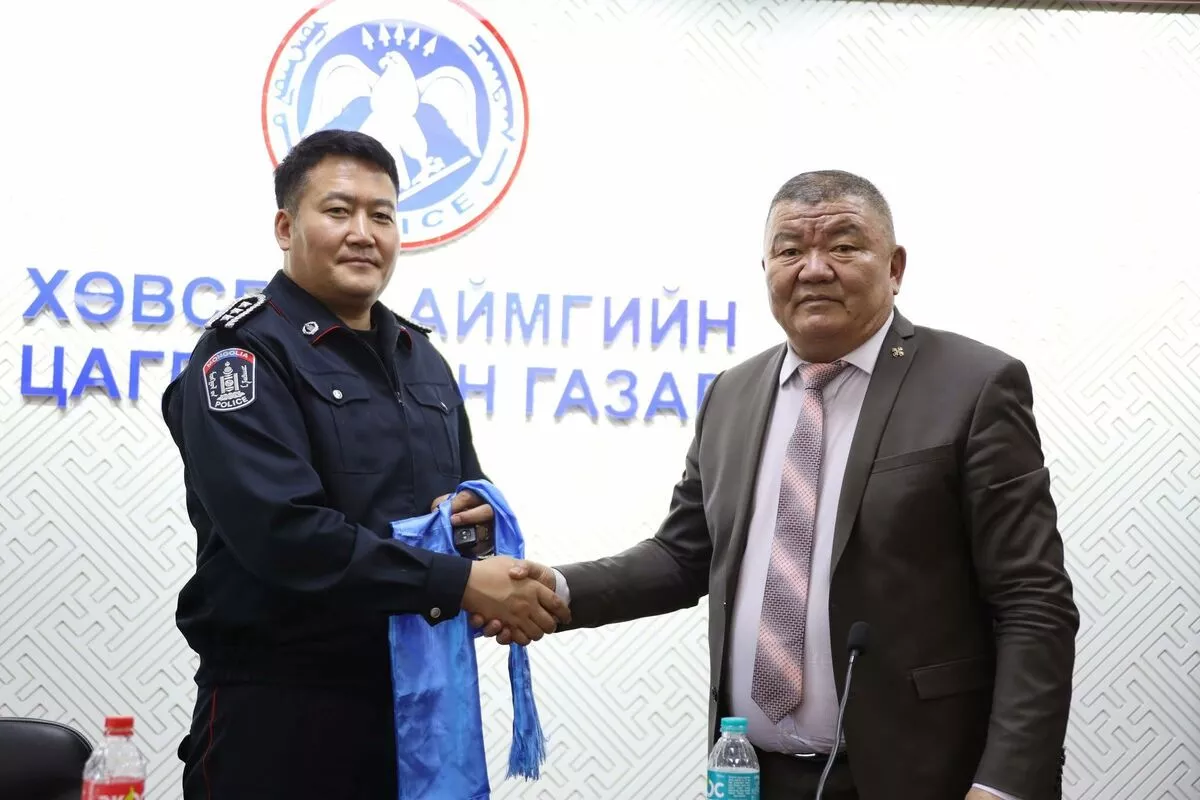 Л.Төмөрбаатар дарга цагдаагийн байгууллагадаа ганзага дүүрэн зочлов
