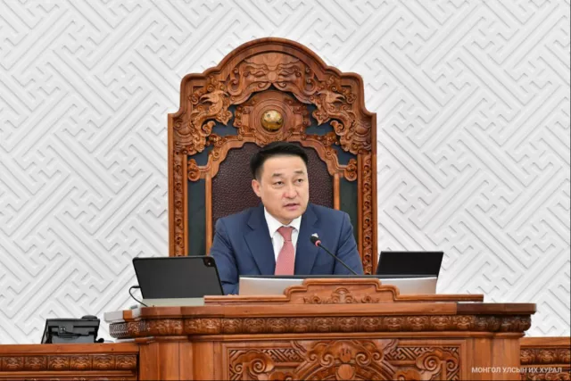 Д.Амарбаясгалан: Чуулган хуралдаж байхад, давхардуулж үйл ажиллагаа зохион байгуулахыг хориглоно
