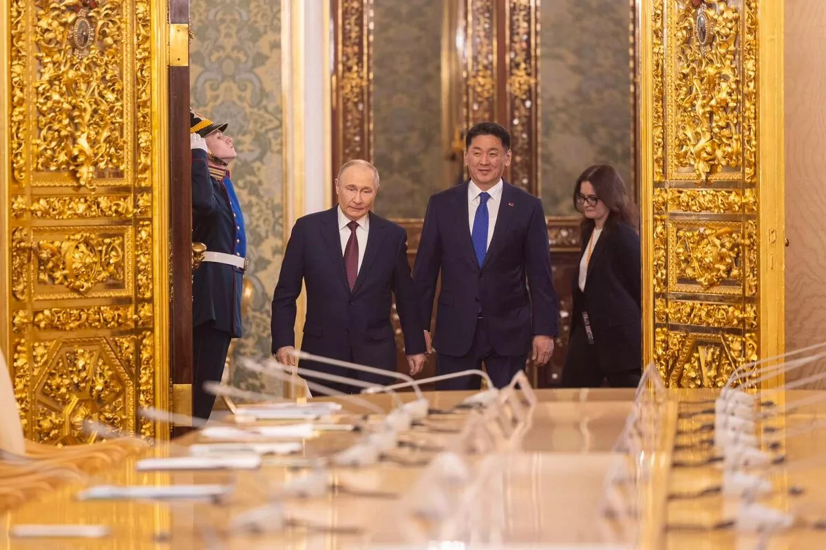 Монгол Улсын Ерөнхийлөгч У.Хүрэлсүх, ОХУ-ын Ерөнхийлөгч В.В.Путин нар албан ёсны уулзалт хийлээ
