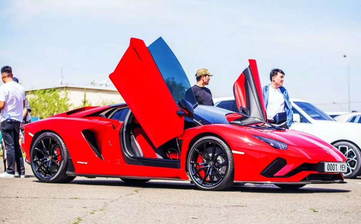 ФОТО: Автомашин сонирхогчдын “Cars&coffee” өдөрлөг