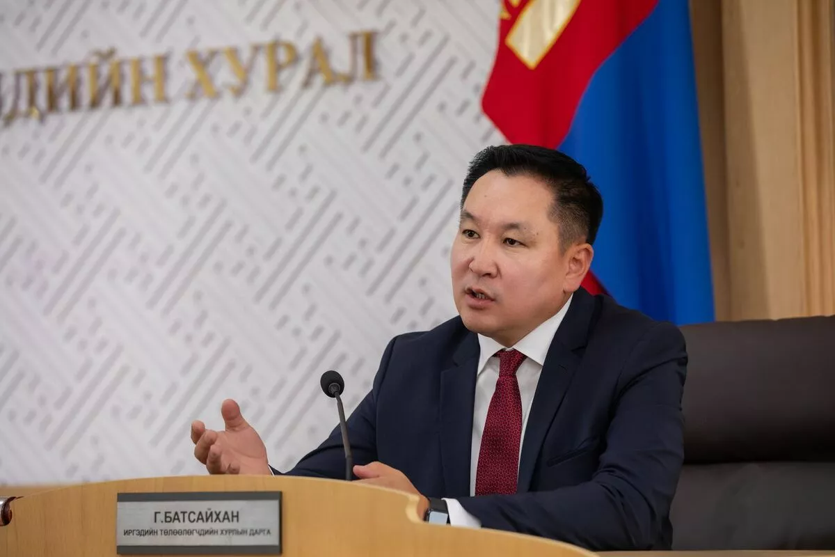 Г.Батсайханыг МУИС-д эрх зүйч мэргэжил эзэмшээгүй гэдгийг тус сургууль тодорхойлов