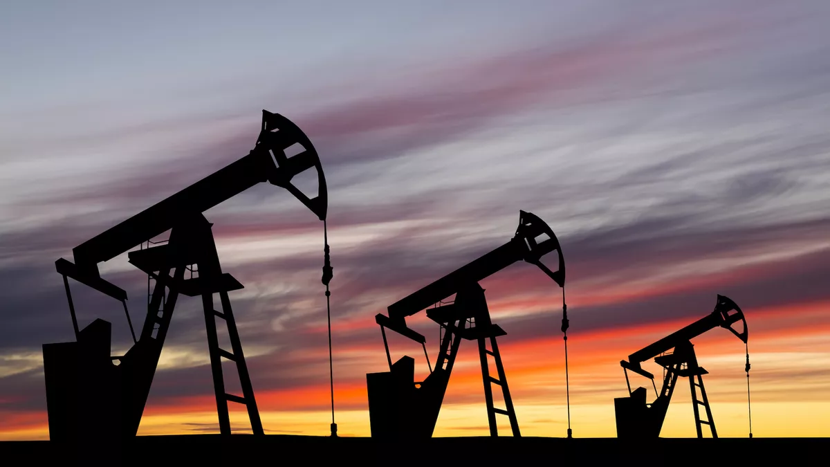 Зах зээлд нийлүүлээгүй газрын тосны хэмжээ $50 тэрбумд хүрчээ