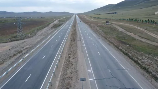 Дарханы замыг хэсэгчлэн хааж, асфальтаар хучиж эхэллээ
