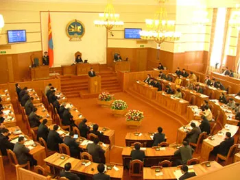  Тэтгэврийн зээлийн хүүг бууруулвал Нийгмийн даатгалын сан дампуурах эрсдэлтэй гэж үзэв  