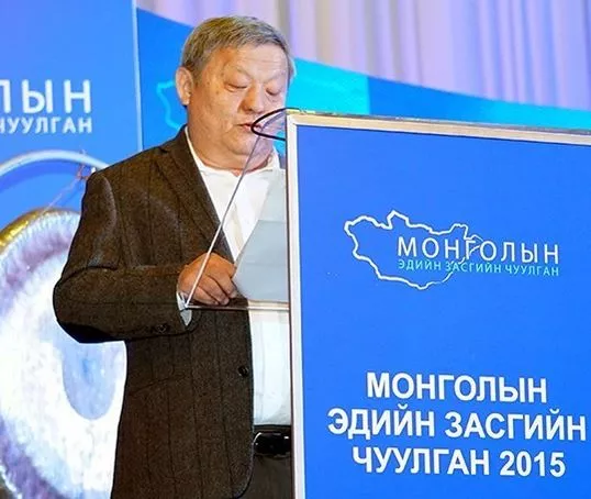 Хэрээг "хэрээ" л гэдгээс "бүргэд" гэж өргөмжилдөггүй