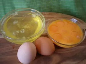 Өндөгний цагаанаар санаанд оромгүй давхраагаа оруулаарай 