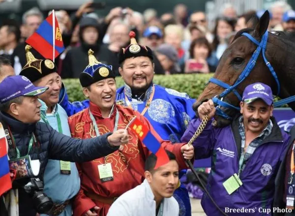 Монголын Бямбаа King's stand stakes уралдана