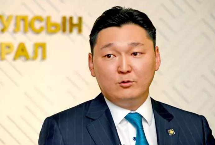 Б.Банзрагч гэгч нь  Г.Тэмүүлэнгийн захиалгаар  Асашёорюү Д.Дагвадорж  руу дайрав уу